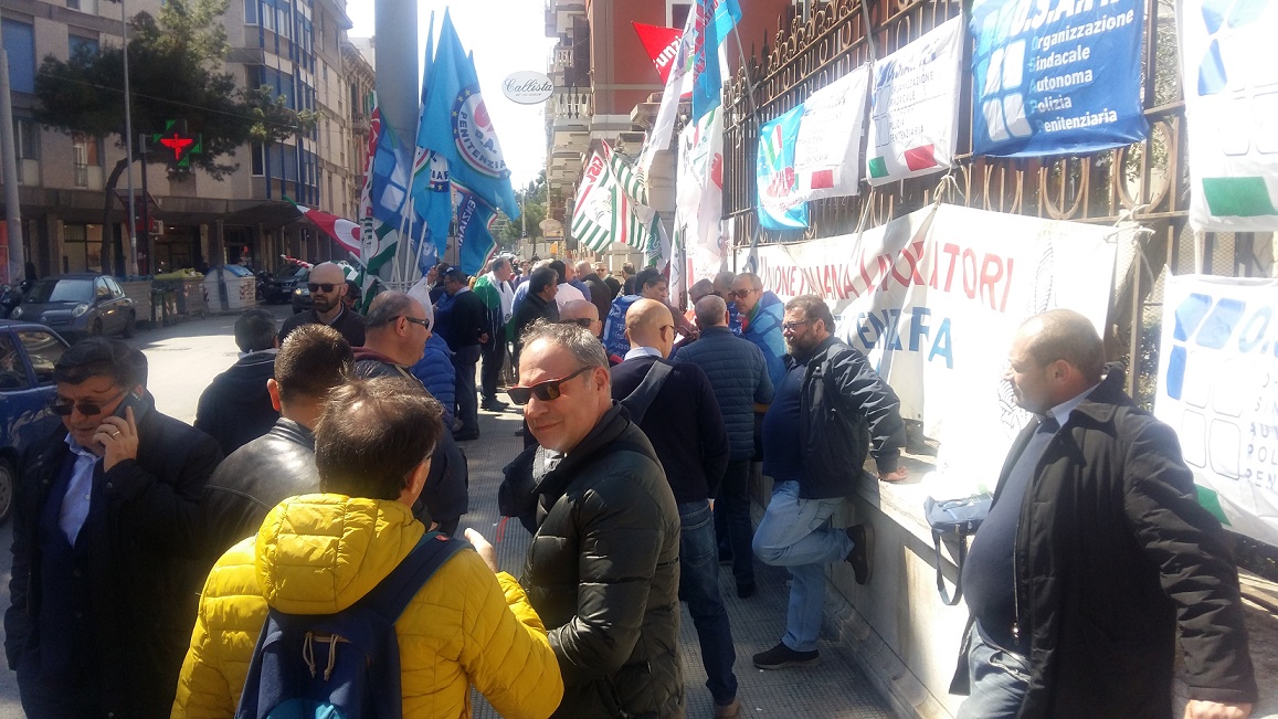 protesta polizia penitenziaria