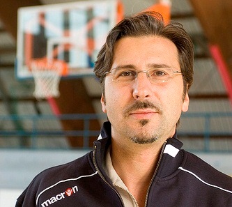 Dino De Angelis è il nuovo coach della squadra di basket della Pallacanestro Senise che milita in C2. di seguito vi proponiamo le note di Enzo Maria, ... - sports3387839072_1ec659acca