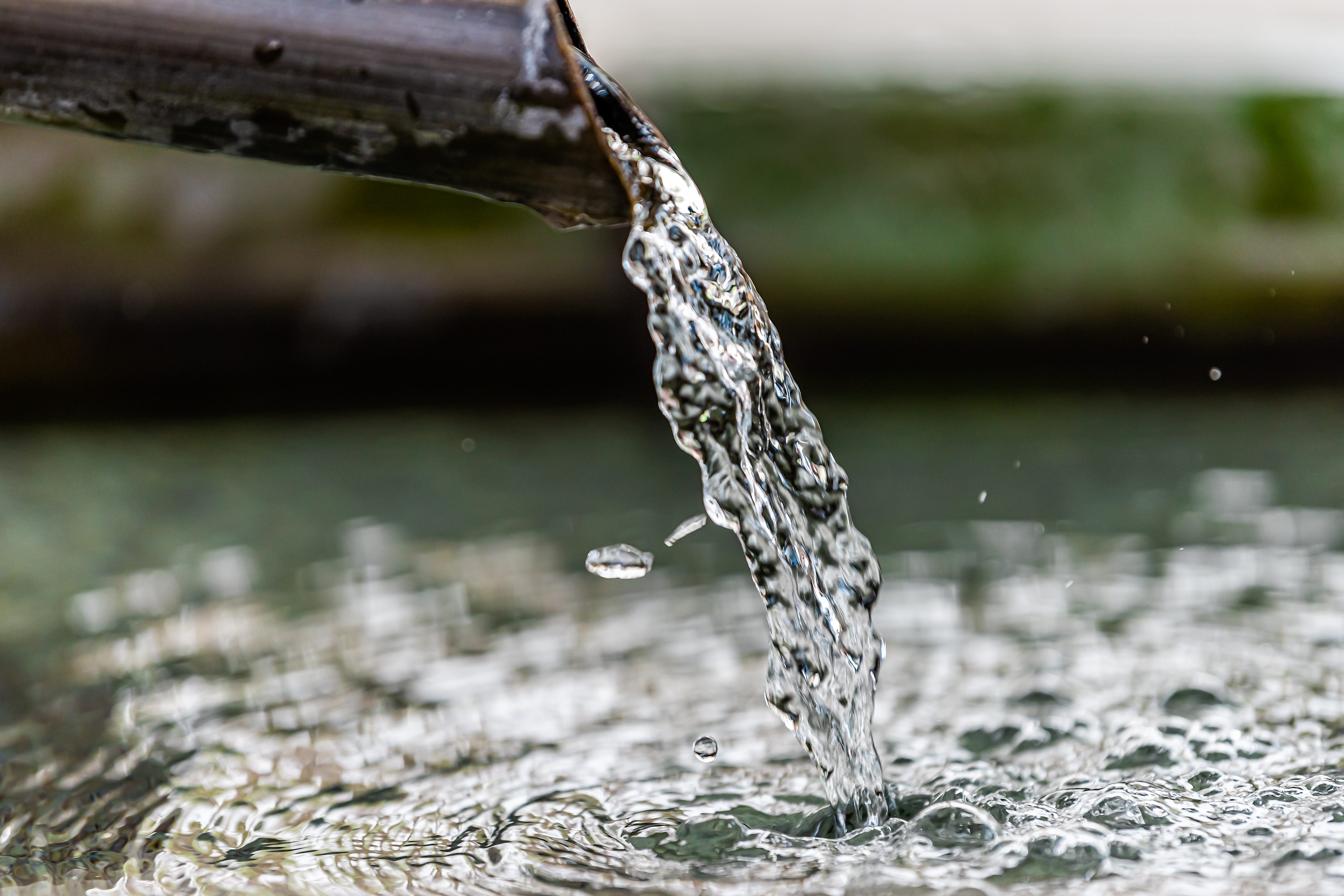 L'acqua sgorga pubblica: sì o no? - Il Ponte